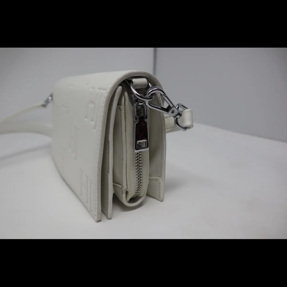 Vegan leather white crossbody pochette bag - Picture 6 of 9
